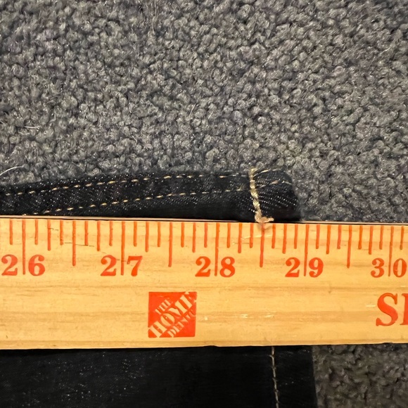 Like new  2 pairs of juniors 19 short Arizona Jean great condition - Picture 3 of 8